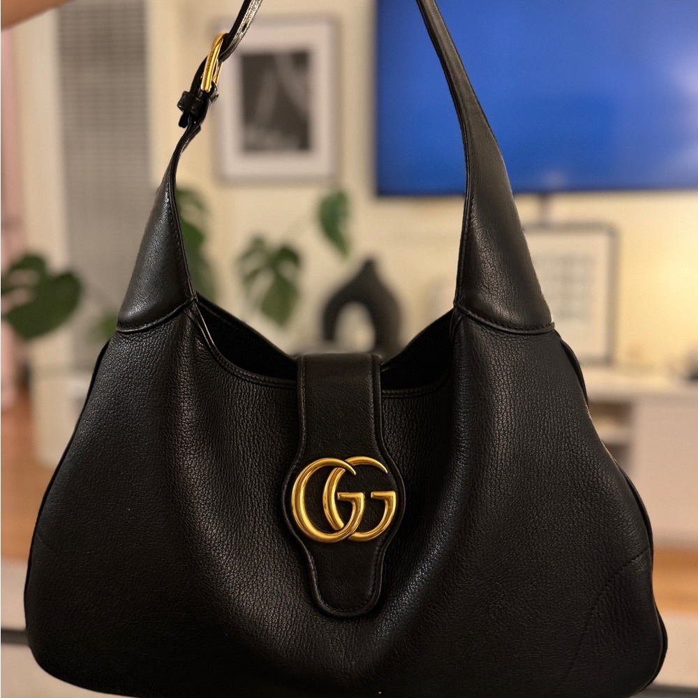 Medium Aphrodite Shoulder Bag Black